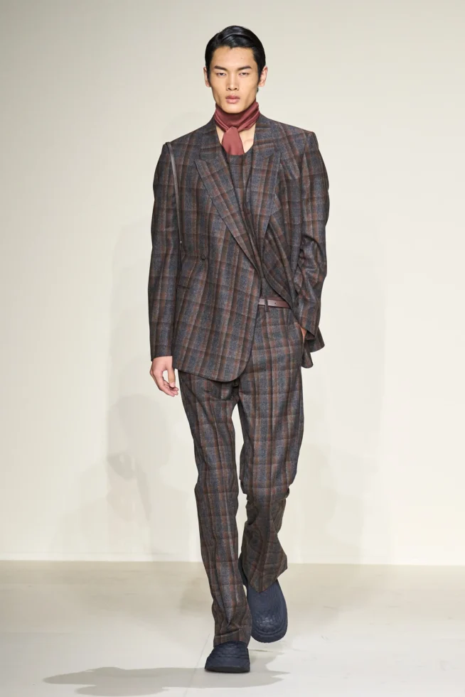 00055-emporio-armani-fall-2023-mens-credit-gorunway