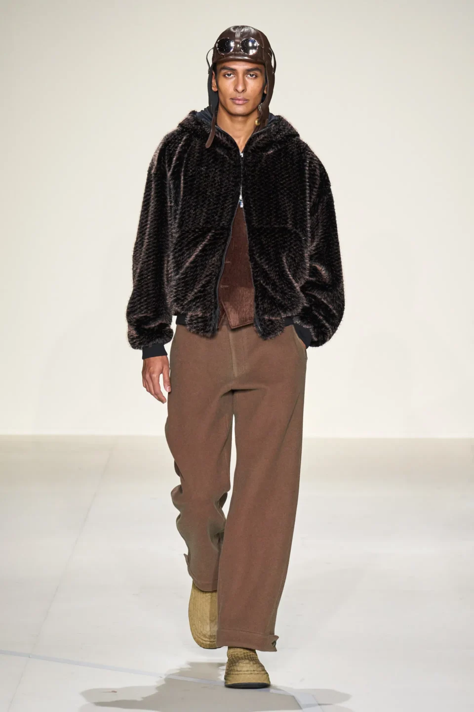 00056-emporio-armani-fall-2023-mens-credit-gorunway