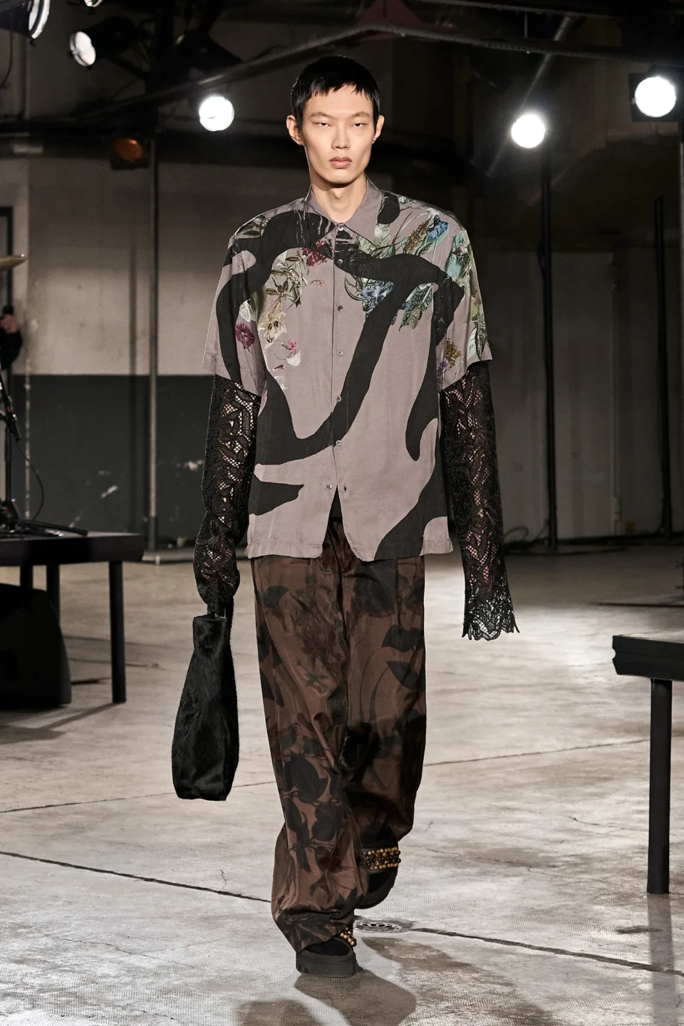 00057-dries-van-noten-fall-2023-menswear-credit-gorunway