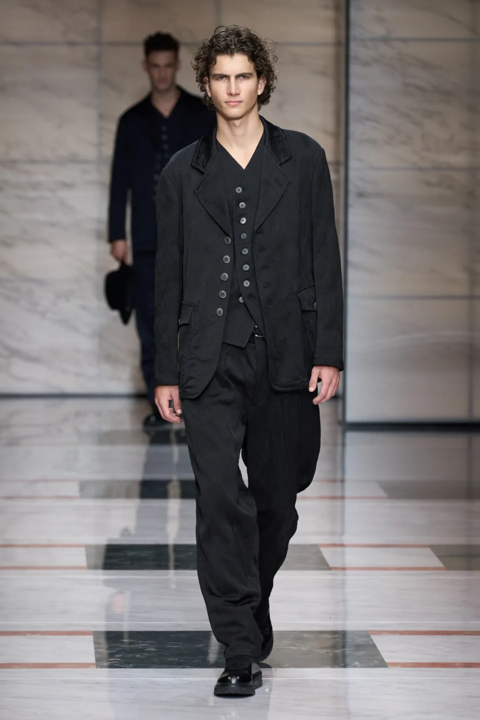 00060-giorgio-armani-fall-2023-menswear-credit-gorunway