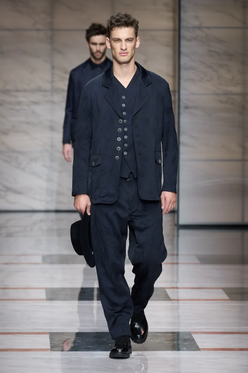 00061-giorgio-armani-fall-2023-menswear-credit-gorunway