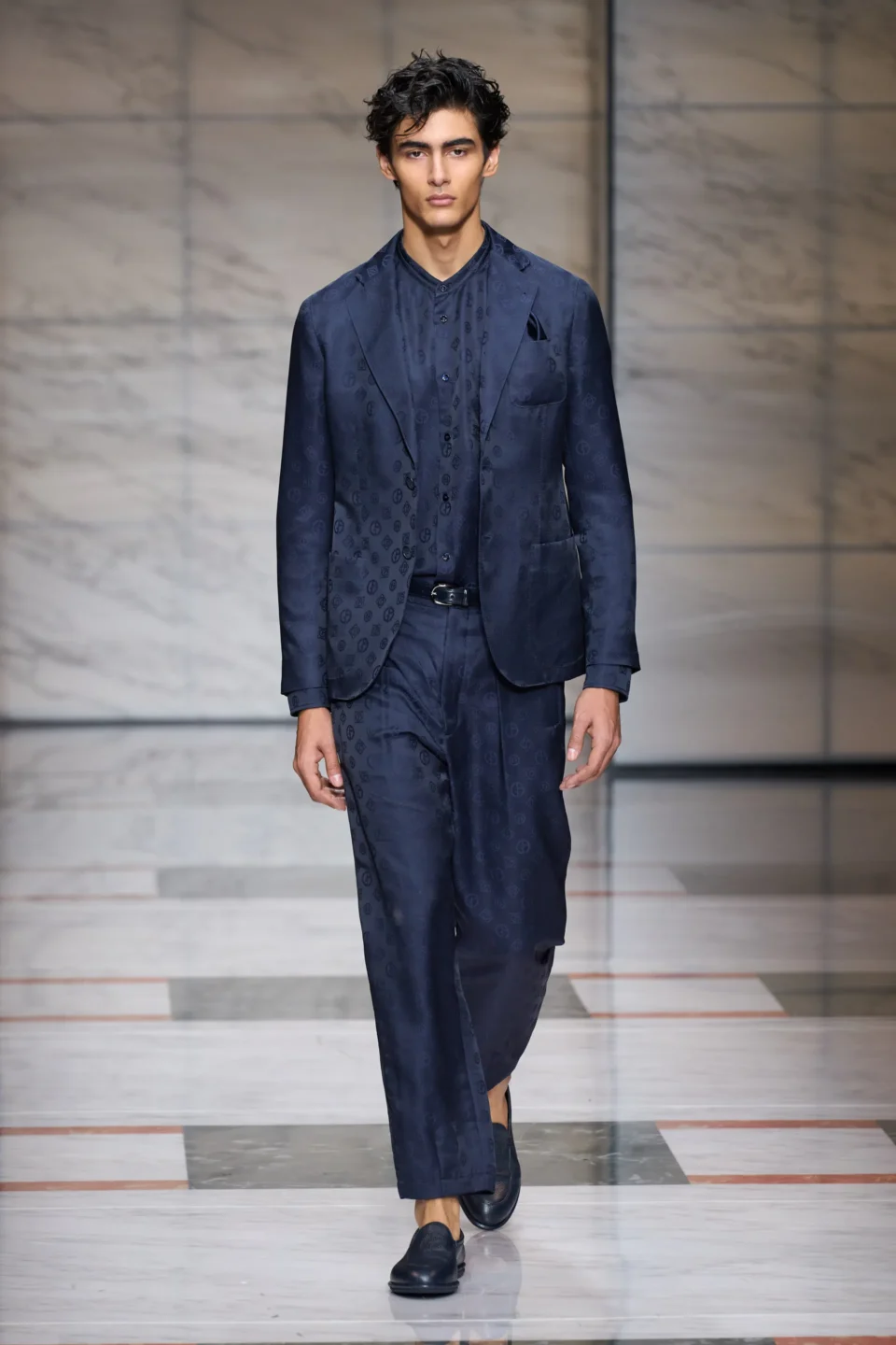 00063-giorgio-armani-fall-2023-menswear-credit-gorunway