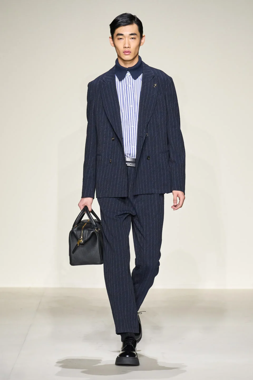 00078-emporio-armani-fall-2023-mens-credit-gorunway