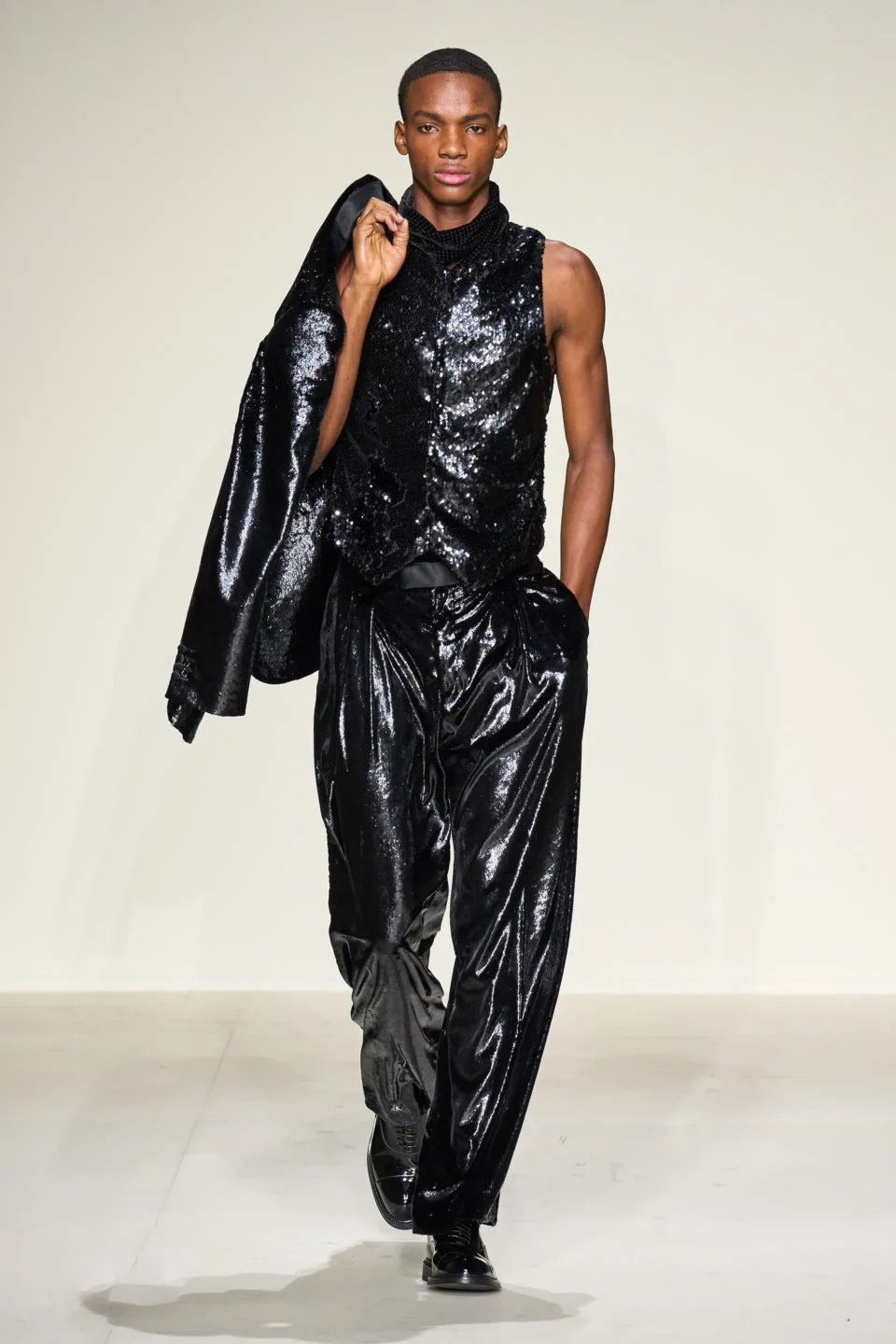 00088-emporio-armani-fall-2023-mens-credit-gorunway