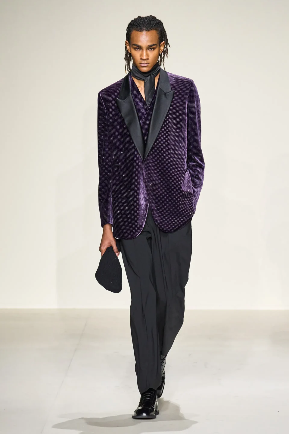 00100-emporio-armani-fall-2023-mens-credit-gorunway