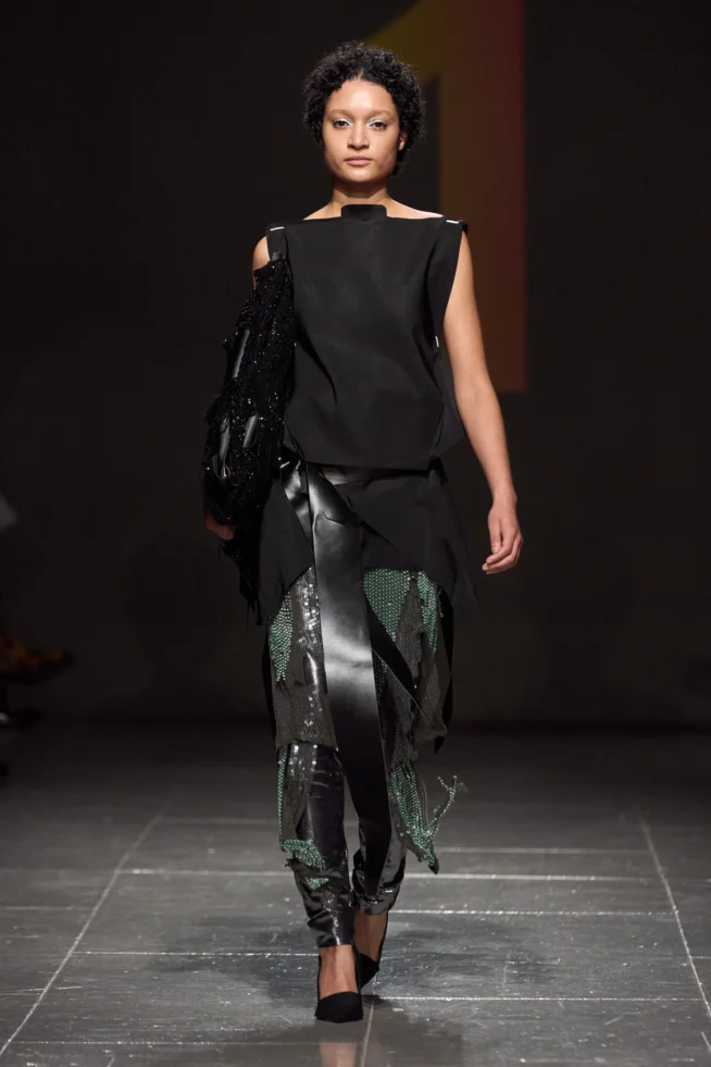 00001-central-saint-martins-fall-2023-ready-to-wear-credit-gorunway