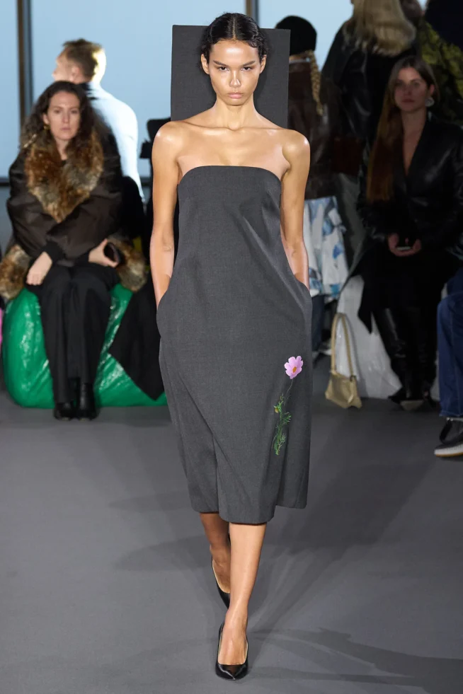 00001-christopher-kane-fall-2023-ready-to-wear-credit-gorunway