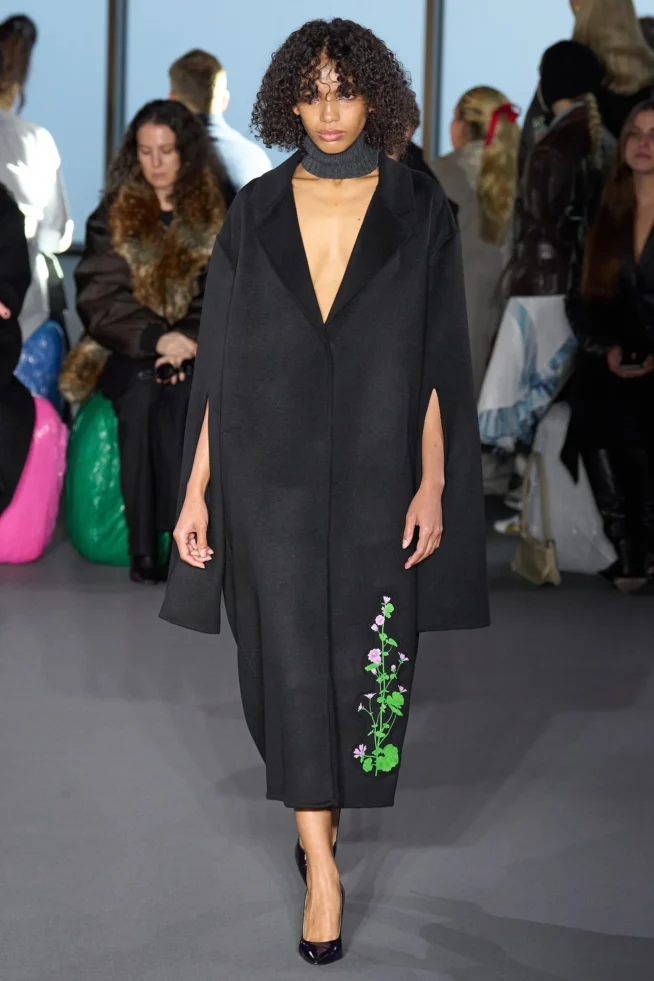 00002-christopher-kane-fall-2023-ready-to-wear-credit-gorunway