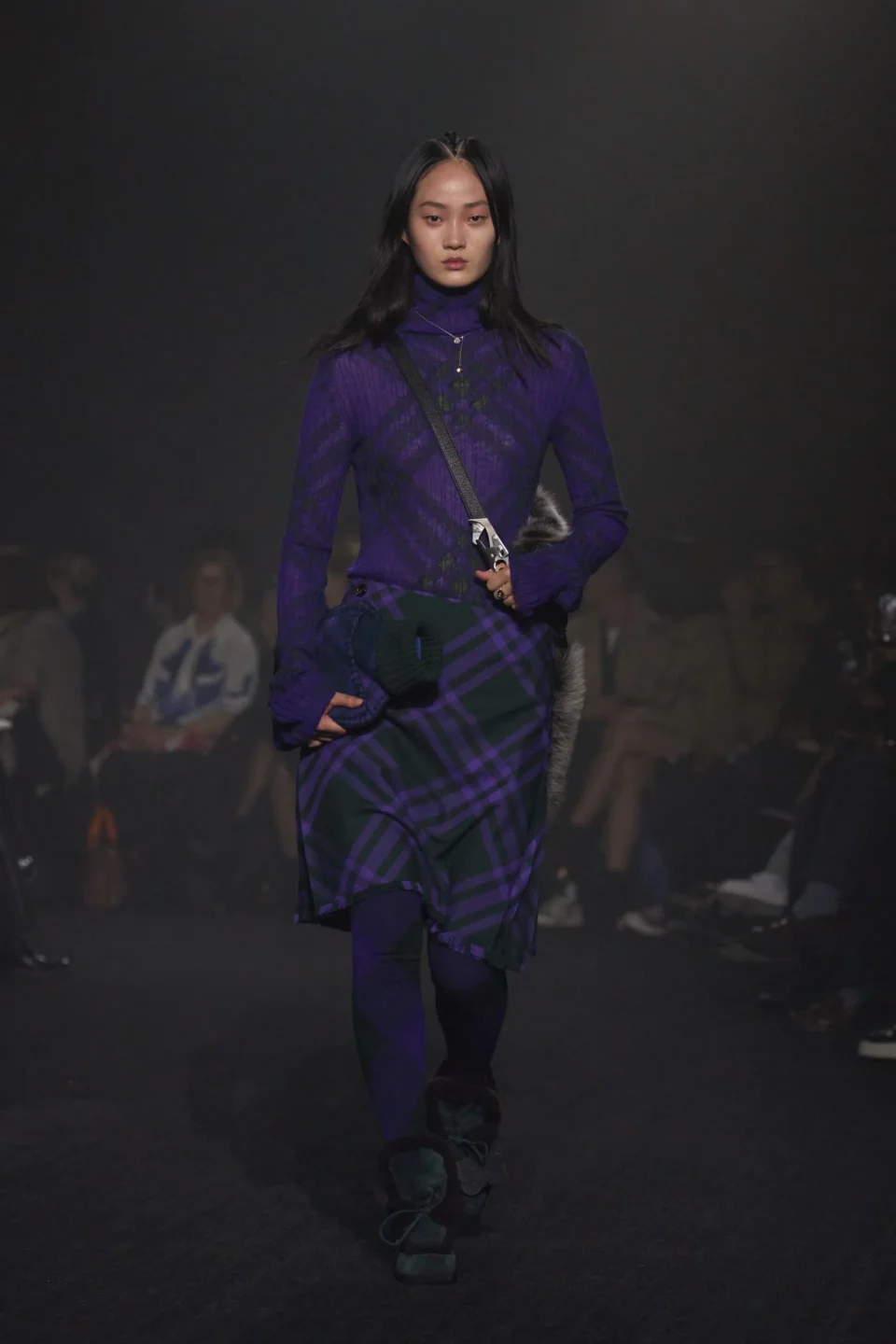 00003-burberry-fall-2023-ready-to-wear-credit-gorunway