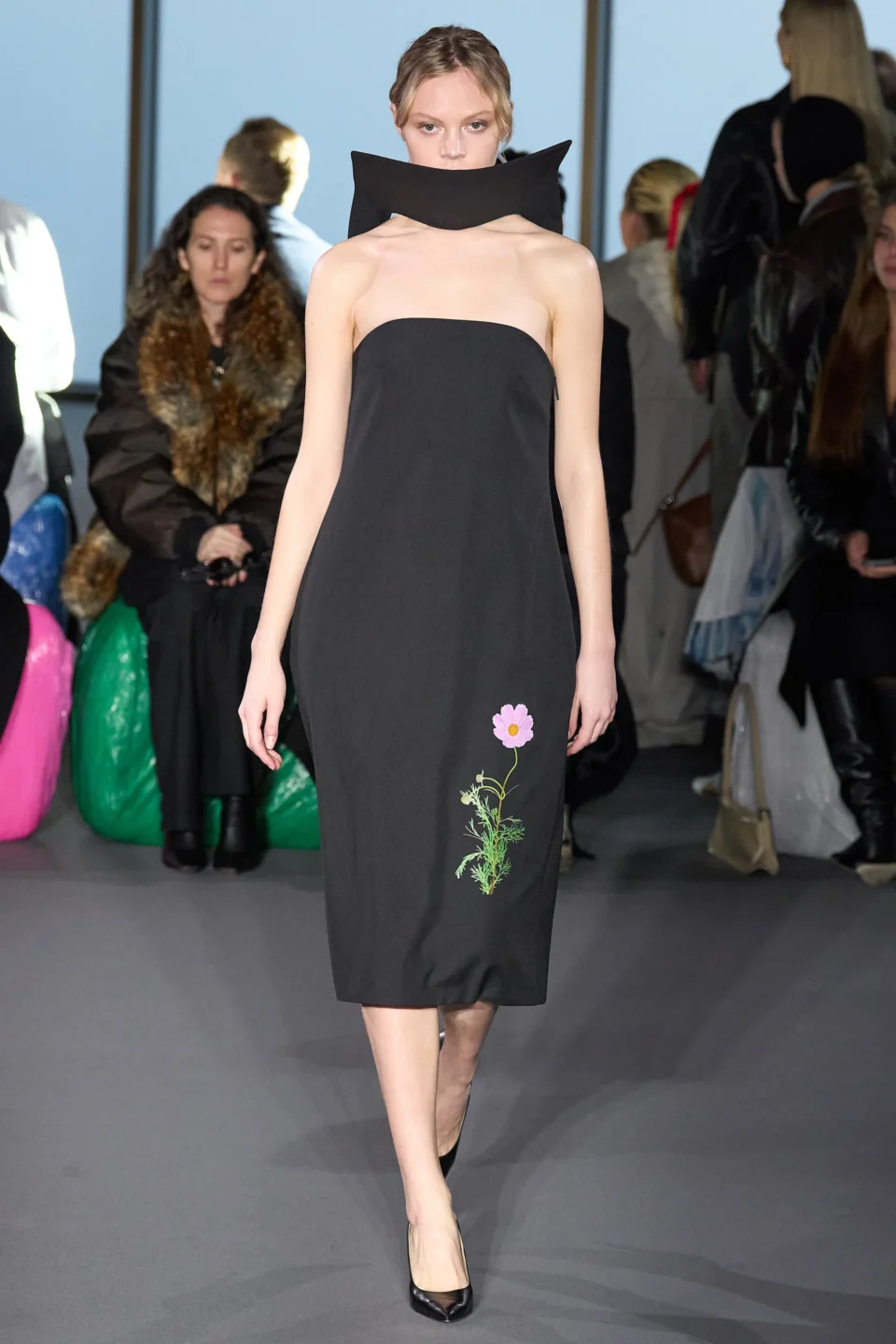 00003-christopher-kane-fall-2023-ready-to-wear-credit-gorunway