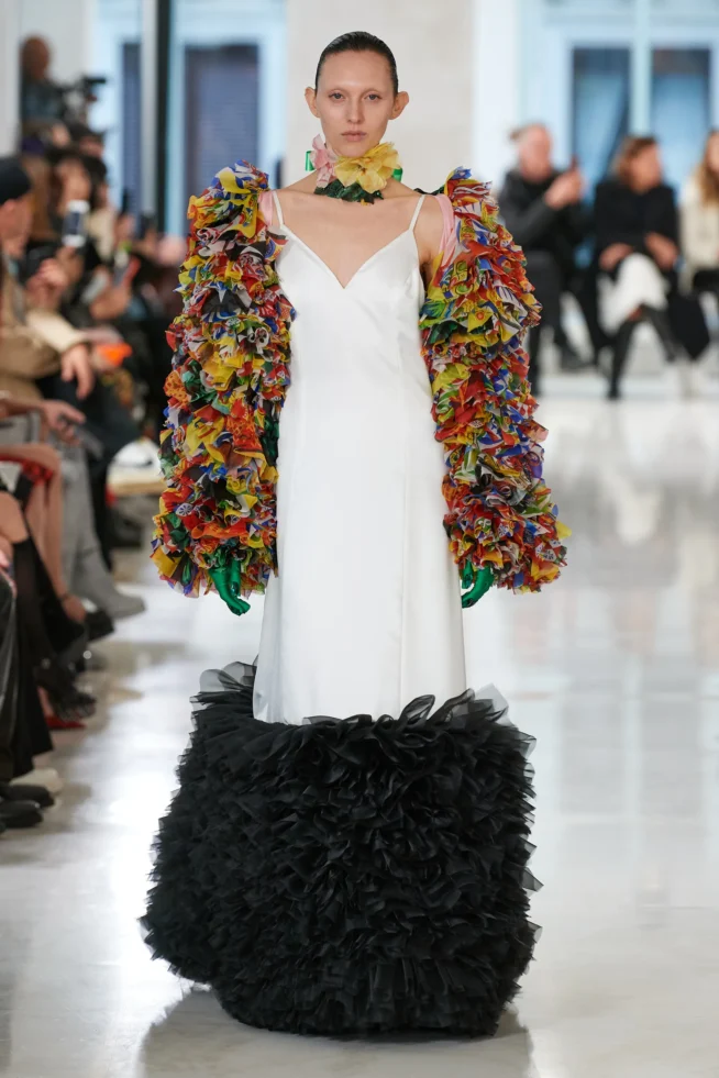 00003-tomo-koizumi-fall-2023-ready-to-wear-credit-gorunway