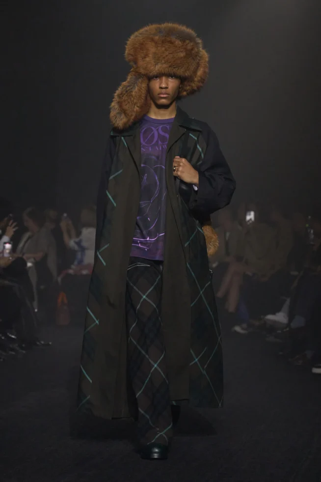 00004-burberry-fall-2023-ready-to-wear-credit-gorunway