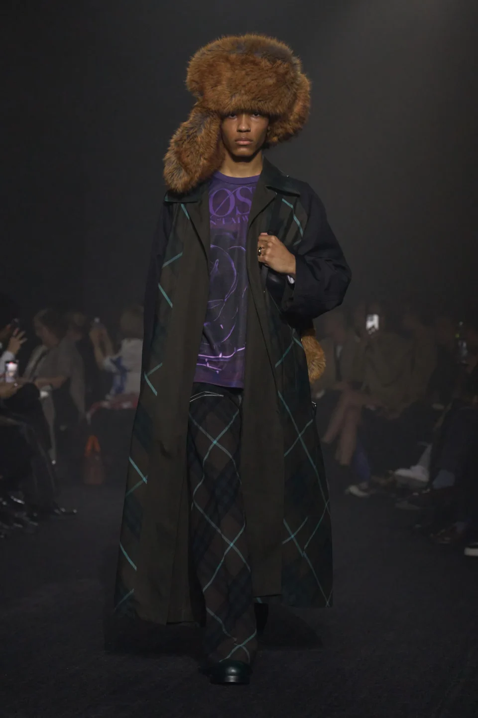 00004-burberry-fall-2023-ready-to-wear-credit-gorunway