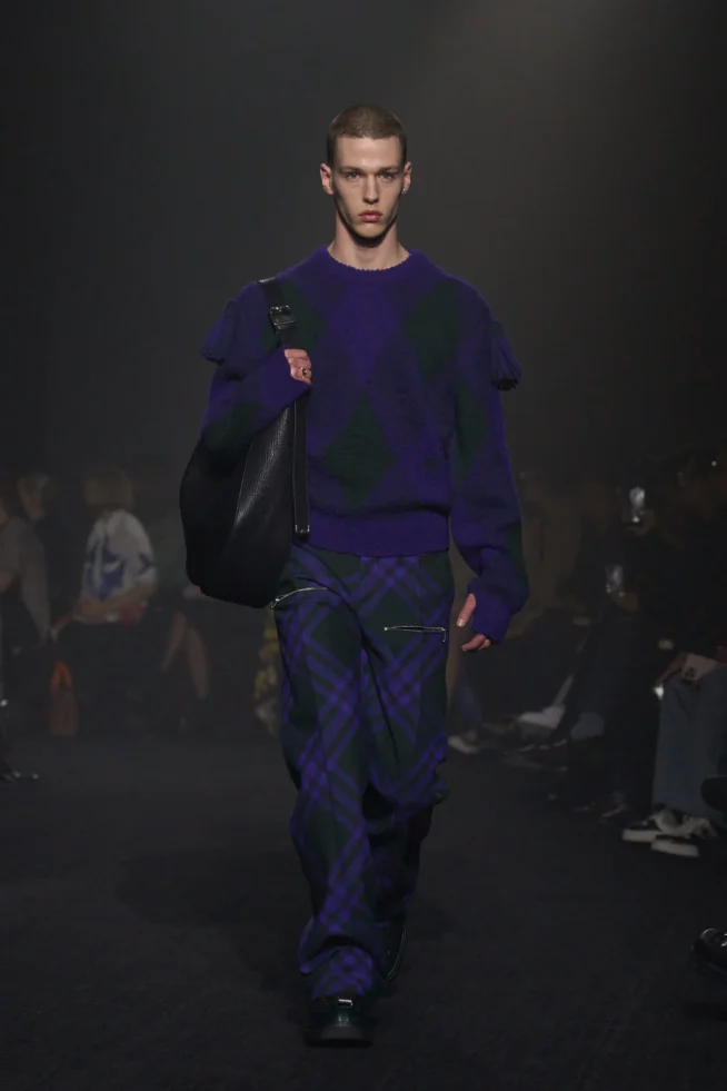 00005-burberry-fall-2023-ready-to-wear-credit-gorunway