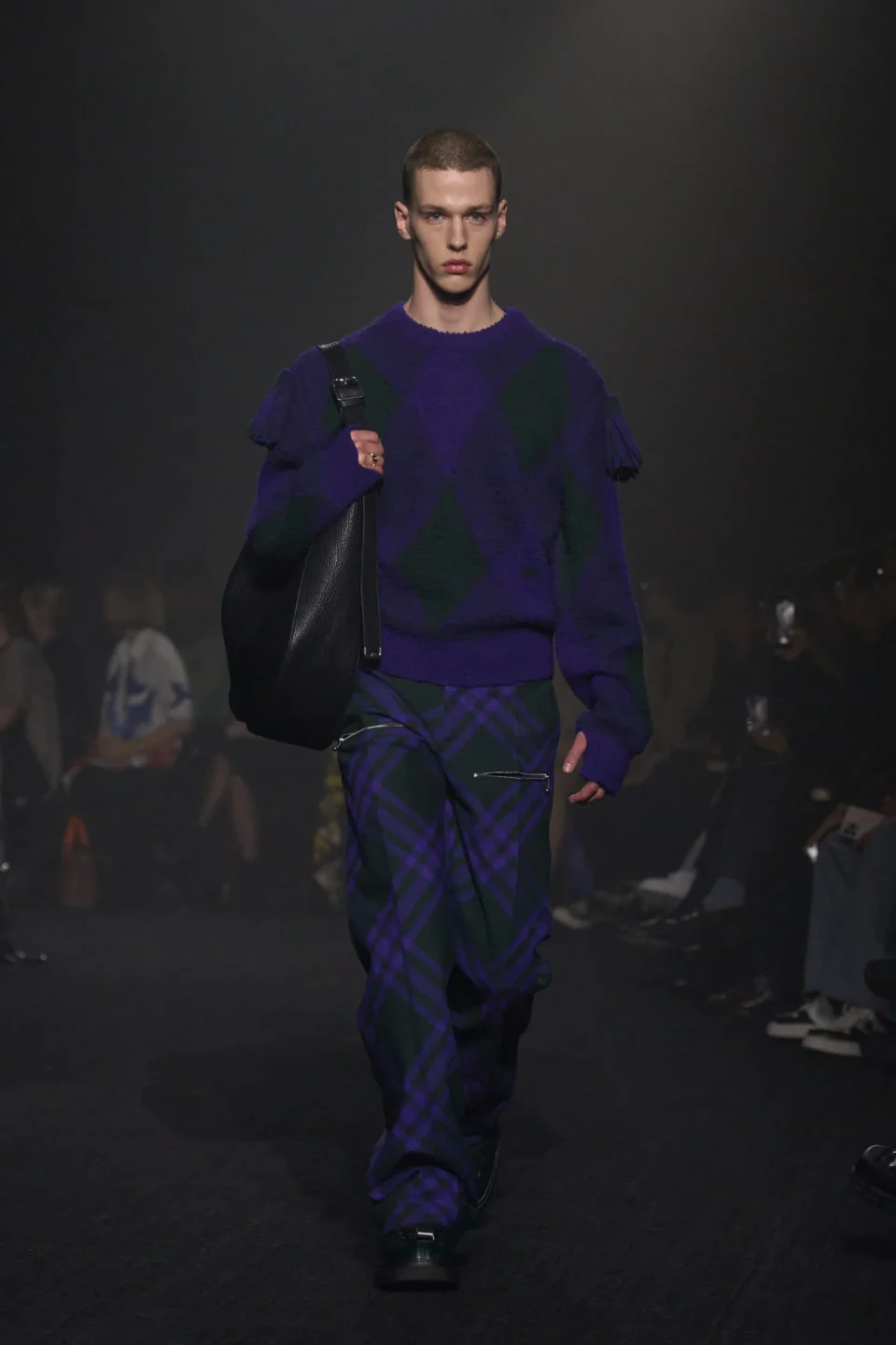 00005-burberry-fall-2023-ready-to-wear-credit-gorunway