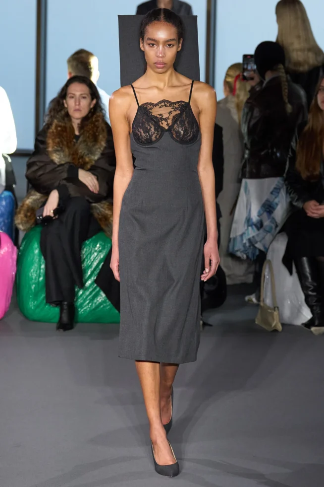 00005-christopher-kane-fall-2023-ready-to-wear-credit-gorunway