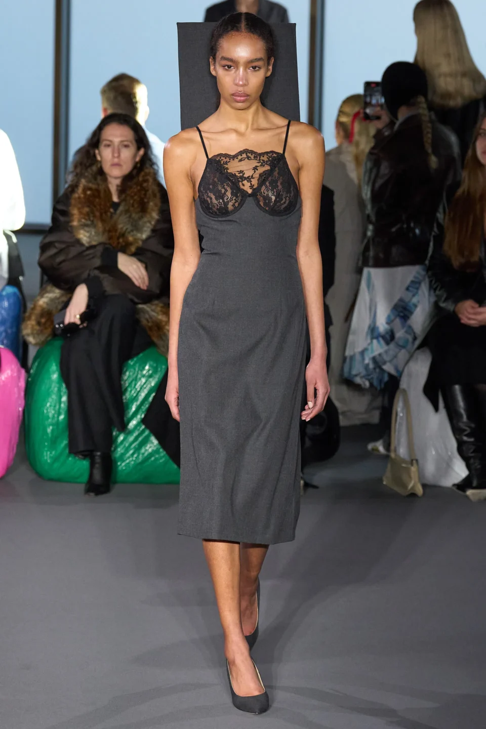 00005-christopher-kane-fall-2023-ready-to-wear-credit-gorunway