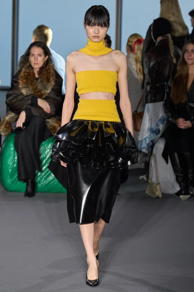 00006-christopher-kane-fall-2023-ready-to-wear-credit-gorunway