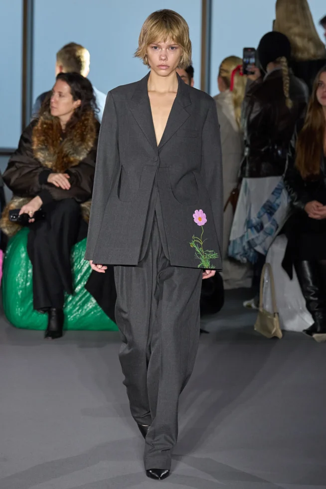 00007-christopher-kane-fall-2023-ready-to-wear-credit-gorunway