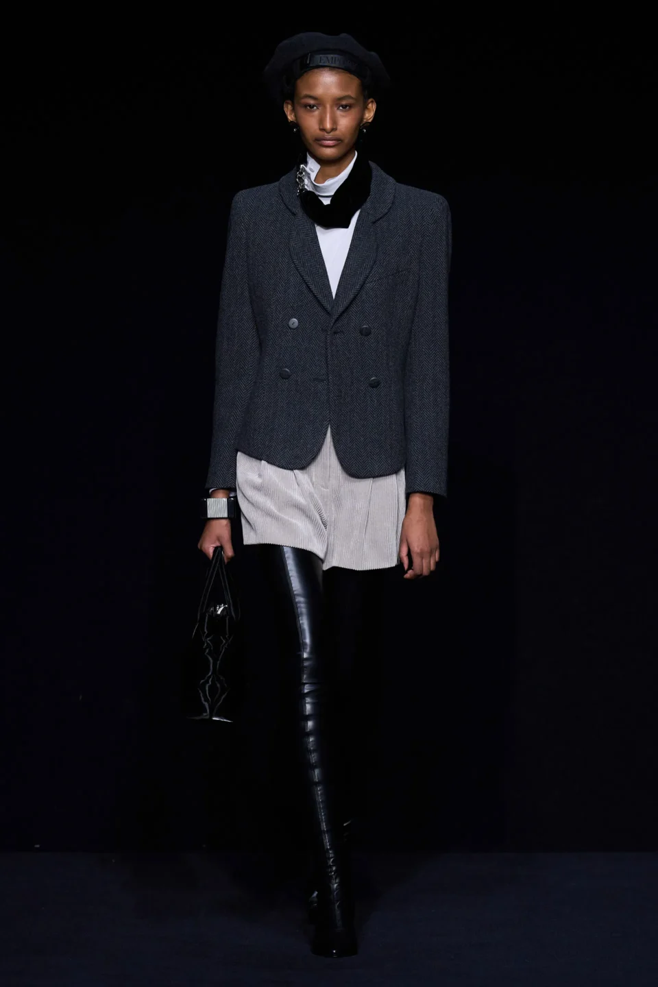 00007-emporio-armani-fall-2023-ready-to-wear-credit-gorunway