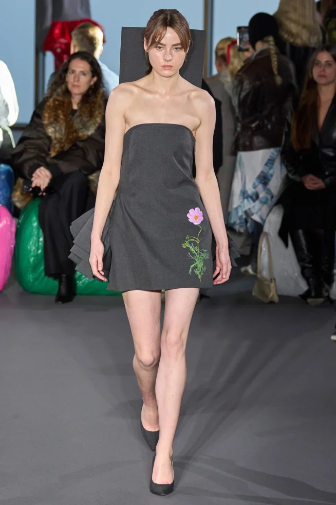 00009-christopher-kane-fall-2023-ready-to-wear-credit-gorunway