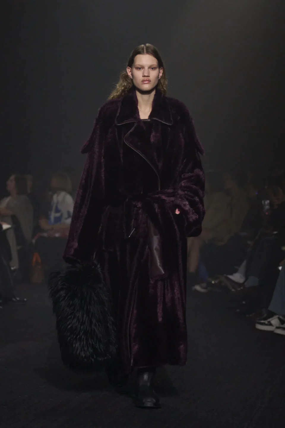 00010-burberry-fall-2023-ready-to-wear-credit-gorunway
