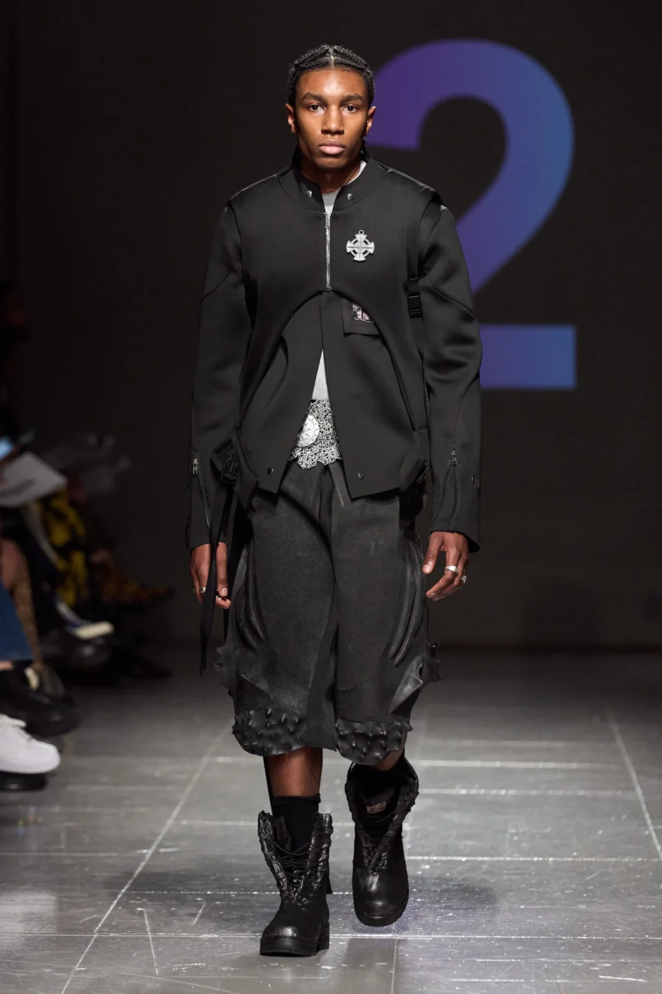 00010-central-saint-martins-fall-2023-ready-to-wear-credit-gorunway