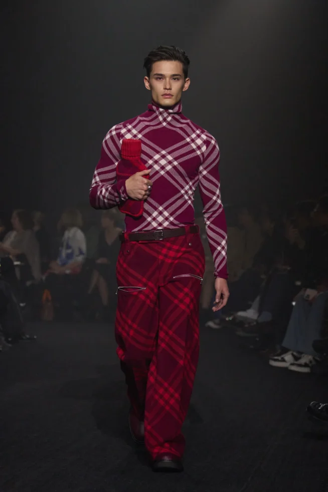 00011-burberry-fall-2023-ready-to-wear-credit-gorunway