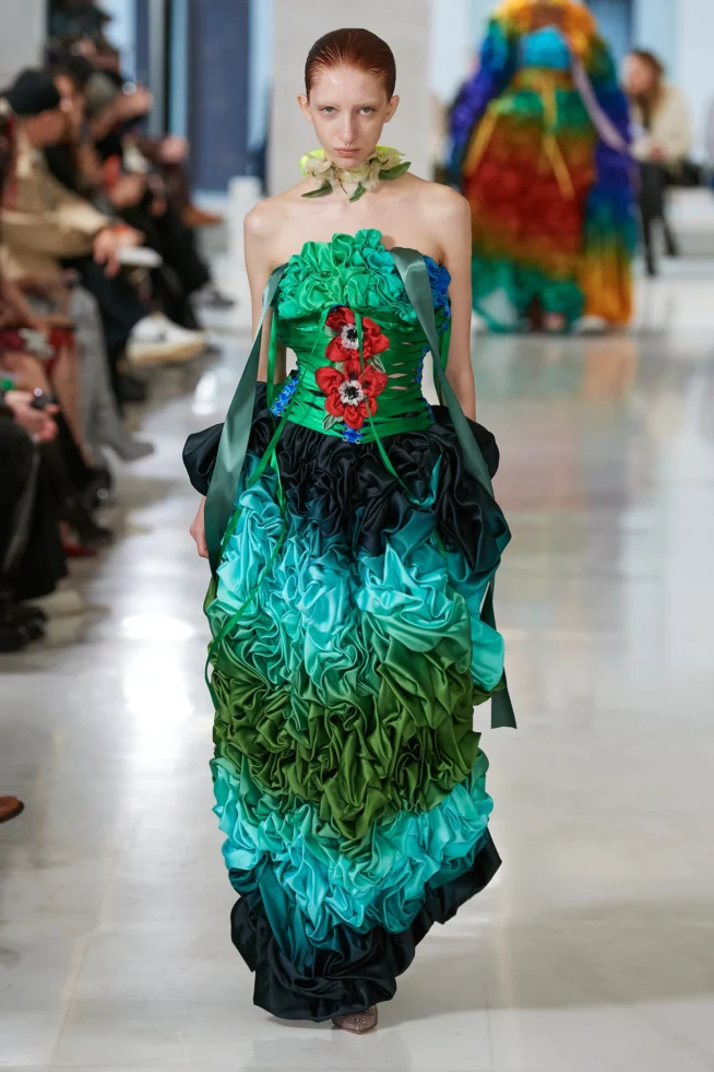 00011-tomo-koizumi-fall-2023-ready-to-wear-credit-gorunway