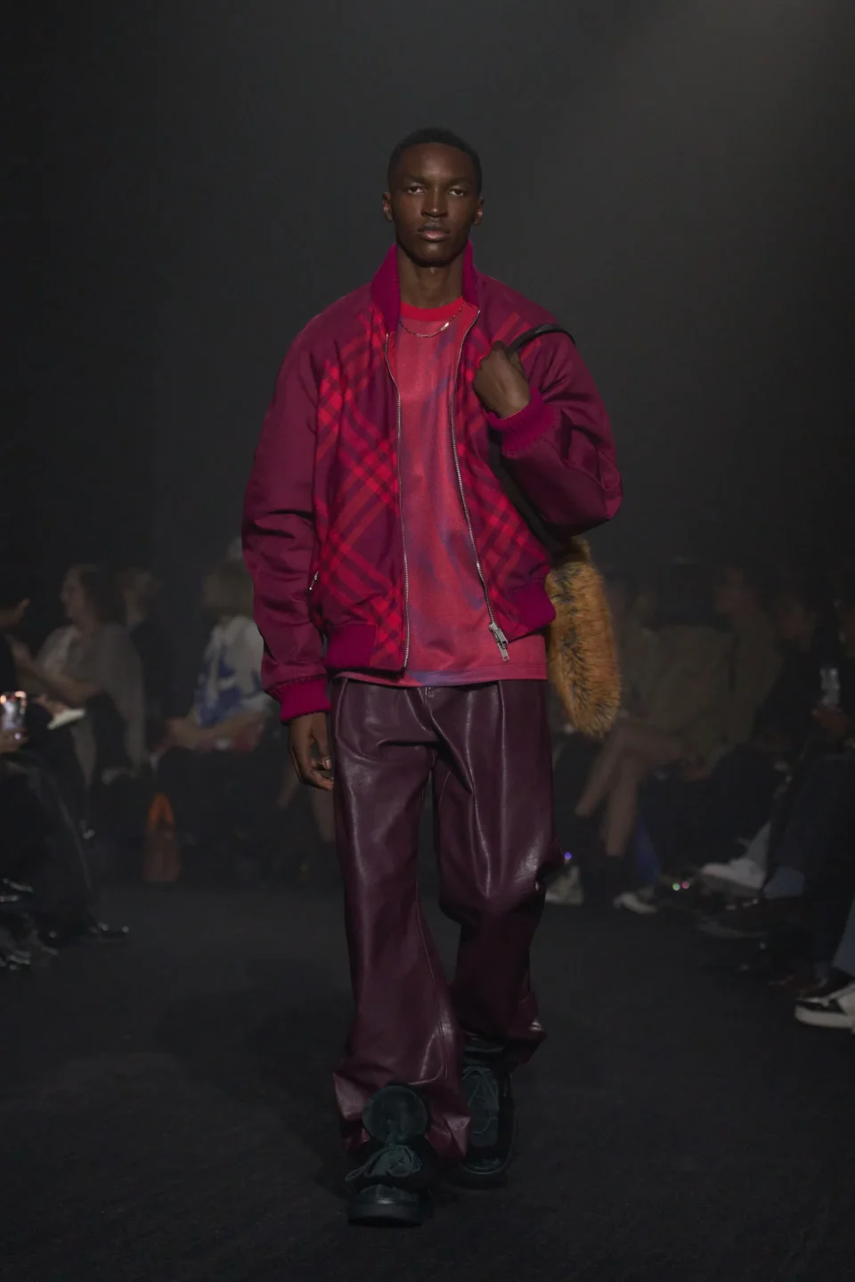 00012-burberry-fall-2023-ready-to-wear-credit-gorunway