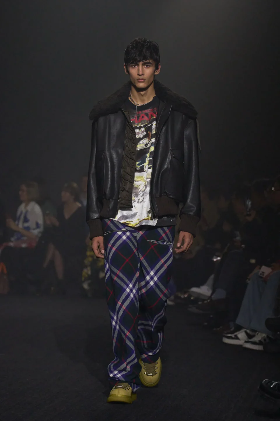 00014-burberry-fall-2023-ready-to-wear-credit-gorunway