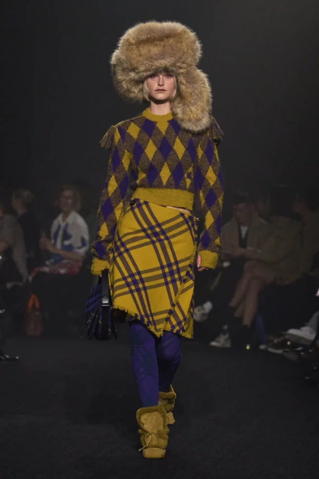 00015-burberry-fall-2023-ready-to-wear-credit-gorunway