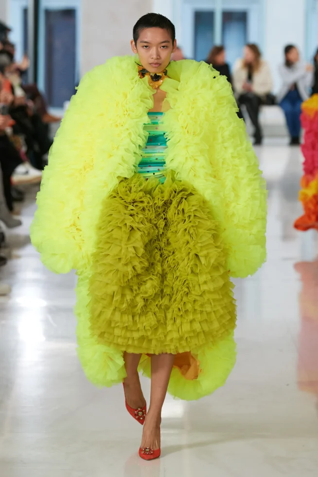 00015-tomo-koizumi-fall-2023-ready-to-wear-credit-gorunway
