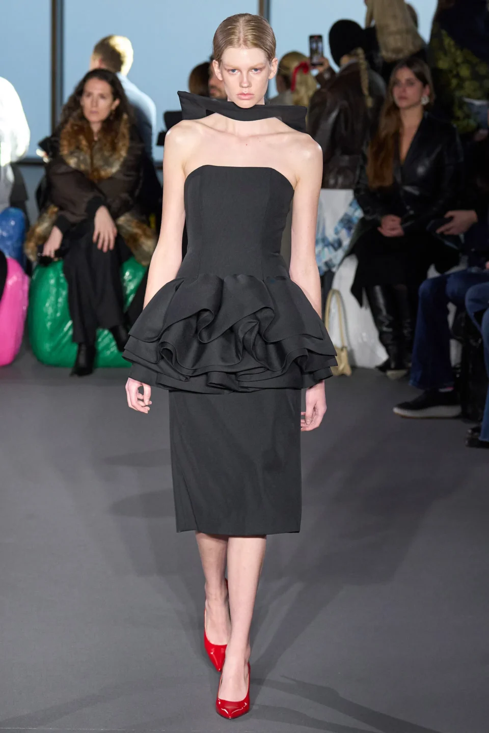 00017-christopher-kane-fall-2023-ready-to-wear-credit-gorunway