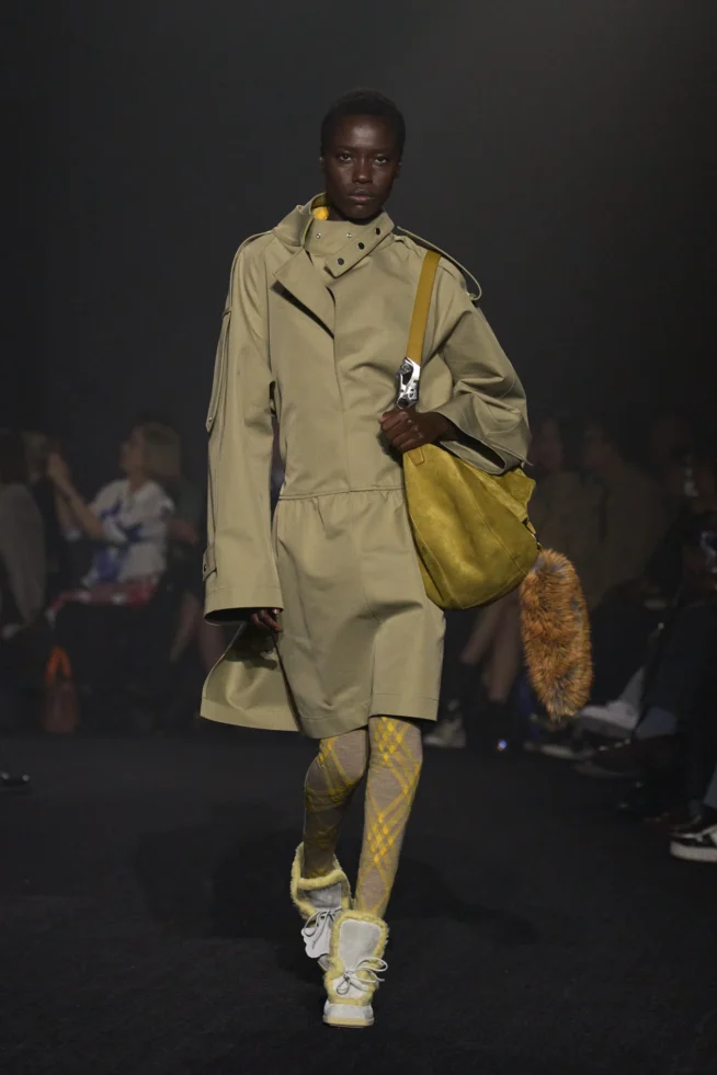 00018-burberry-fall-2023-ready-to-wear-credit-gorunway