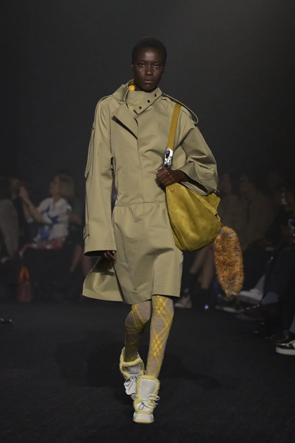 00018-burberry-fall-2023-ready-to-wear-credit-gorunway