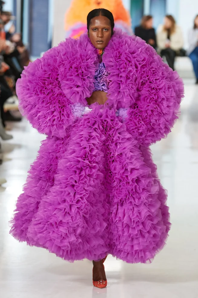 00018-tomo-koizumi-fall-2023-ready-to-wear-credit-gorunway