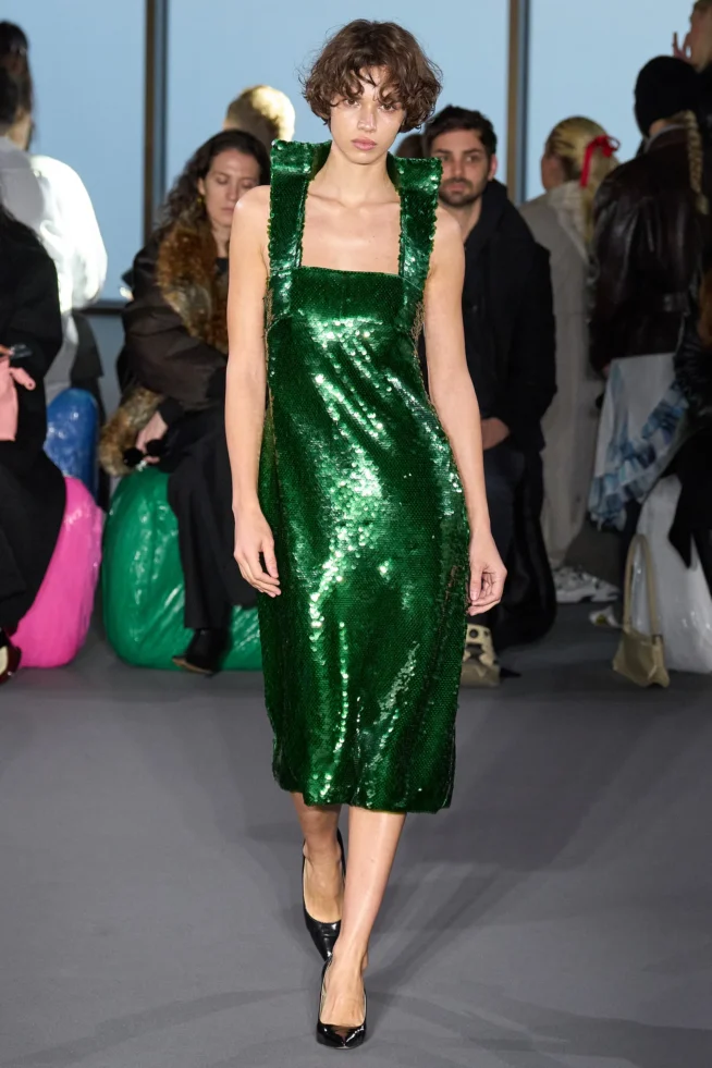 00019-christopher-kane-fall-2023-ready-to-wear-credit-gorunway