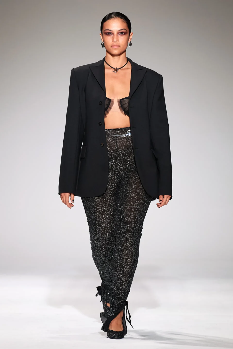 00019-nensi-dojaka-fall-2023-ready-to-wear-credit-gorunway