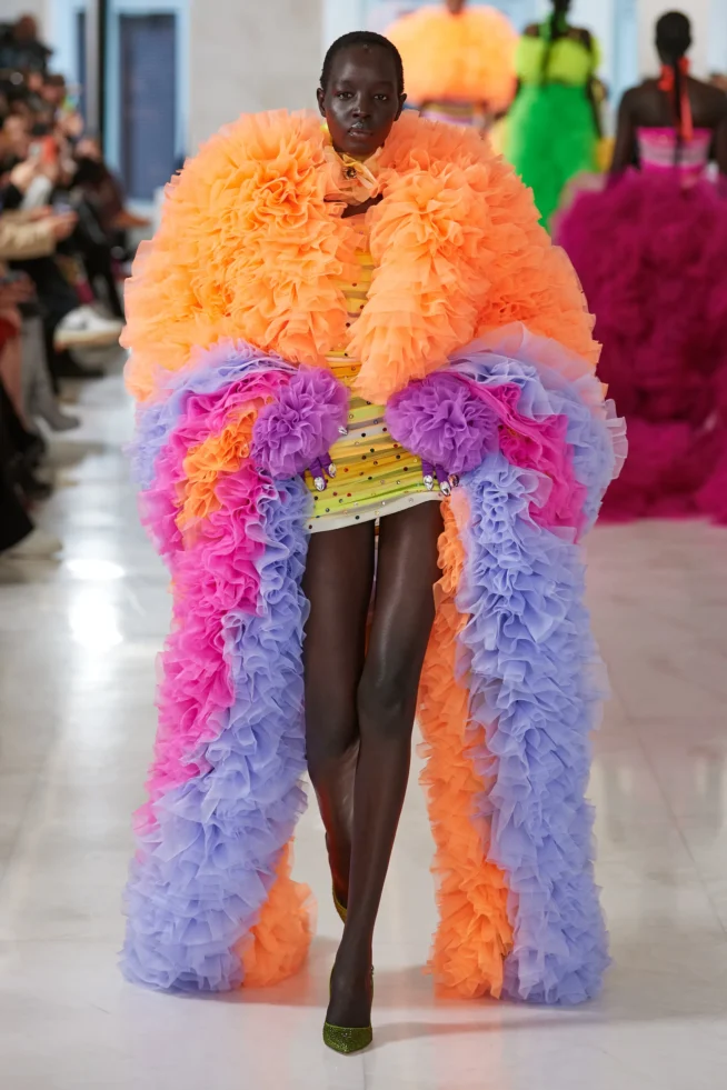 00019-tomo-koizumi-fall-2023-ready-to-wear-credit-gorunway