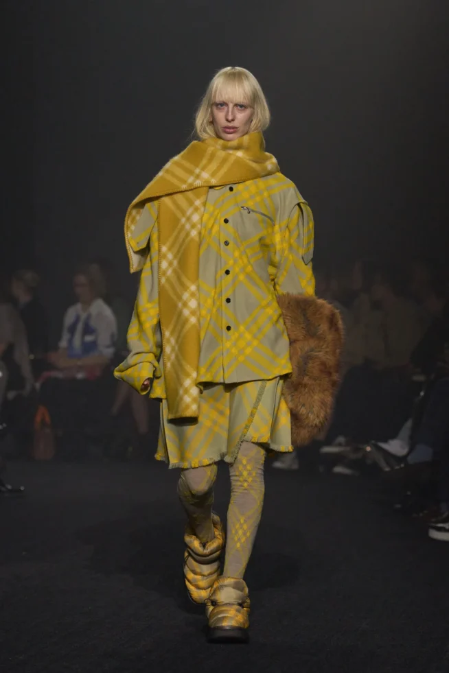 00021-burberry-fall-2023-ready-to-wear-credit-gorunway
