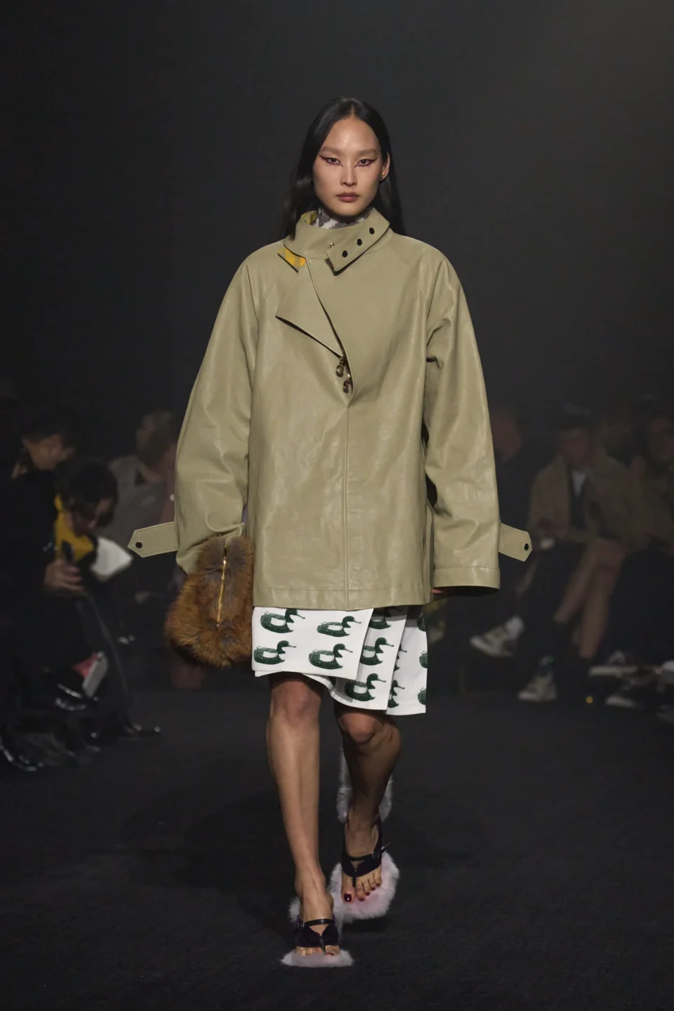 00022-burberry-fall-2023-ready-to-wear-credit-gorunway