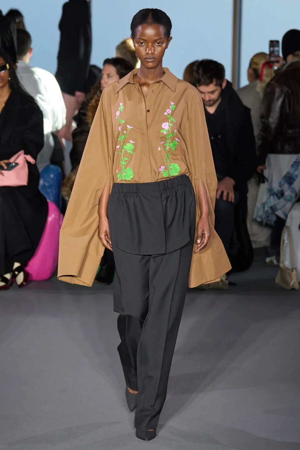 00022-christopher-kane-fall-2023-ready-to-wear-credit-gorunway