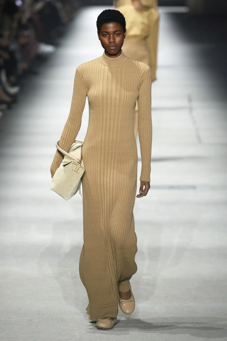 00022-tods-fall-2023-ready-to-wear-credit-gorunway