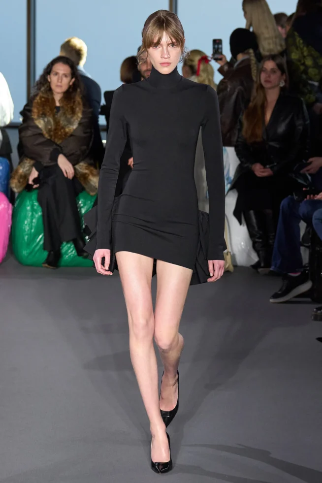 00023-christopher-kane-fall-2023-ready-to-wear-credit-gorunway