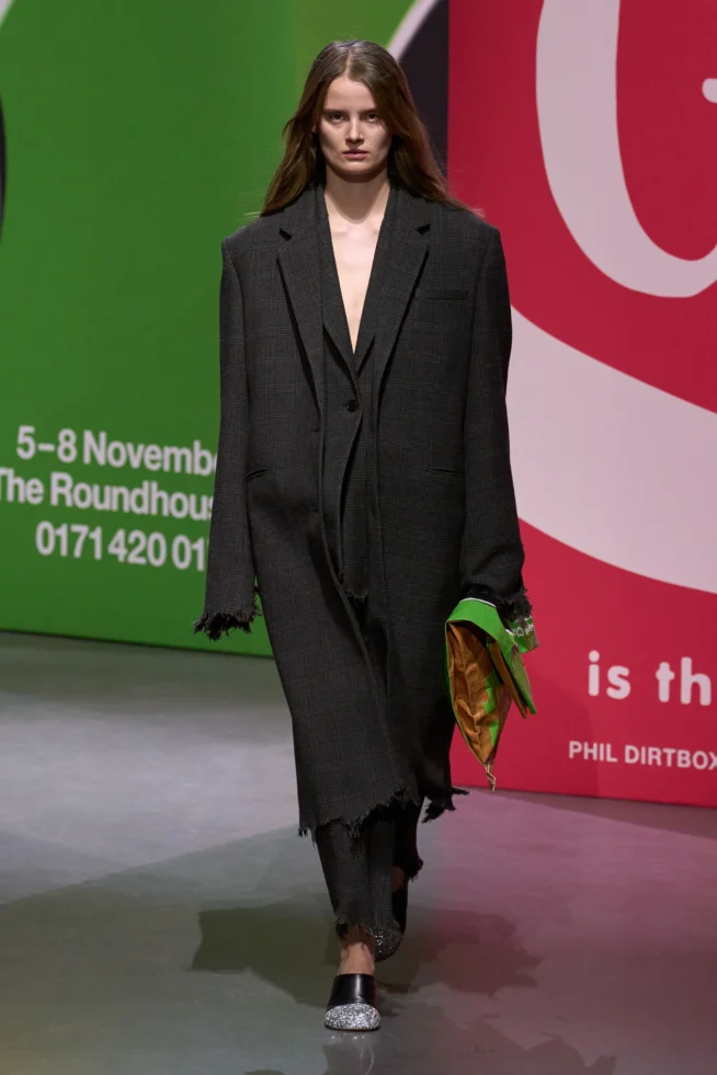 00023-jw-anderson-fall-2023-ready-to-wear-credit-gorunway