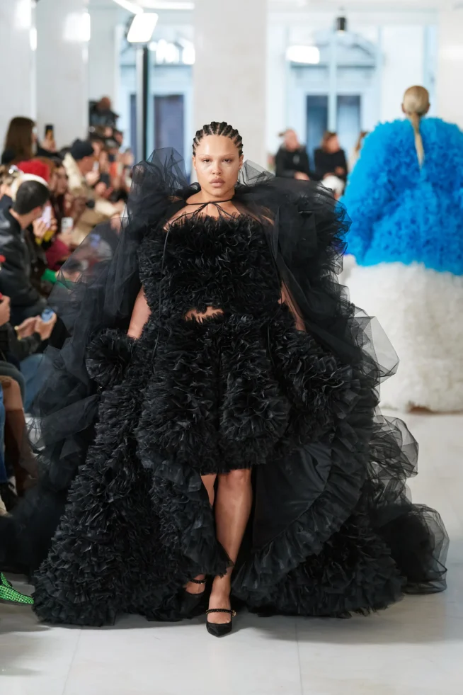 00023-tomo-koizumi-fall-2023-ready-to-wear-credit-gorunway