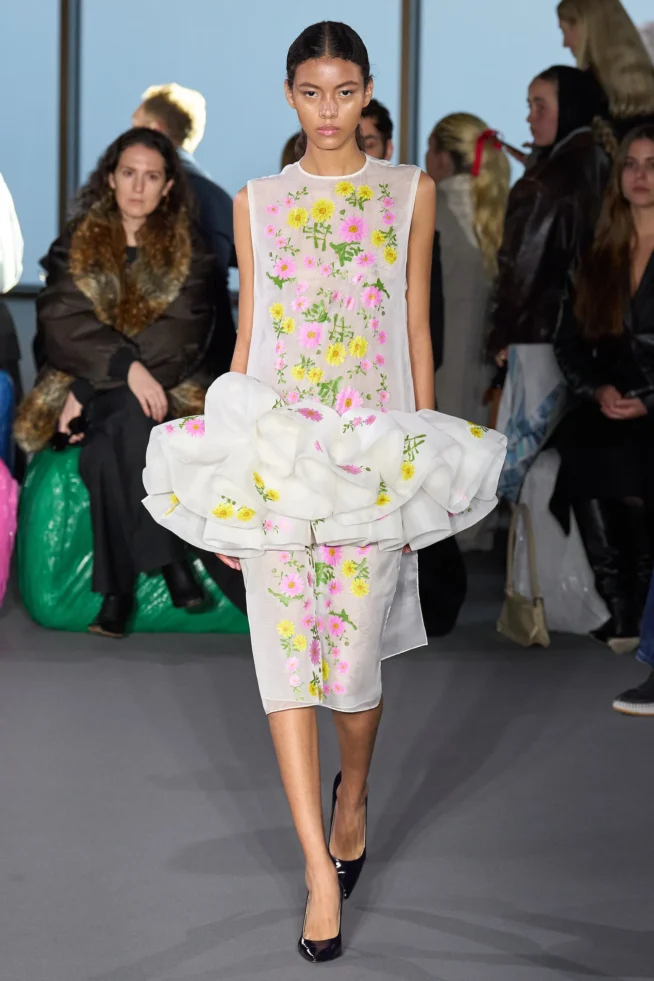 00024-christopher-kane-fall-2023-ready-to-wear-credit-gorunway