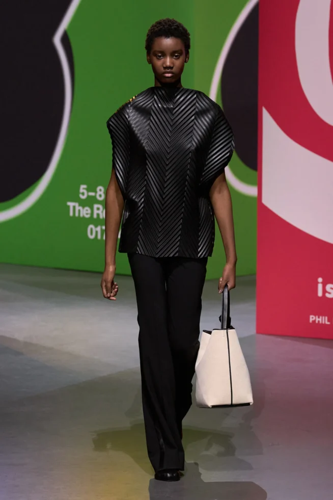 00024-jw-anderson-fall-2023-ready-to-wear-credit-gorunway