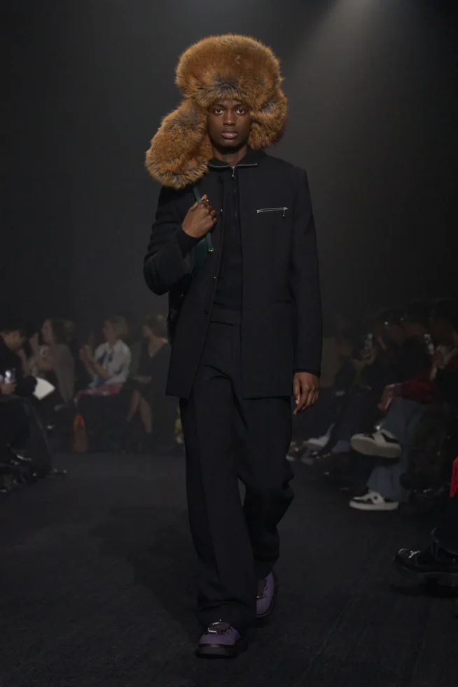 00025-burberry-fall-2023-ready-to-wear-credit-gorunway
